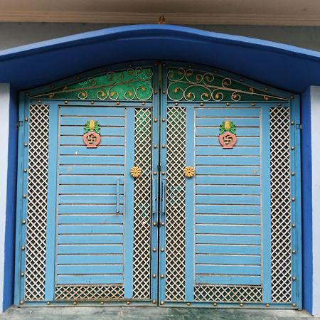 Trinetra Inn Varanasi Exterior foto