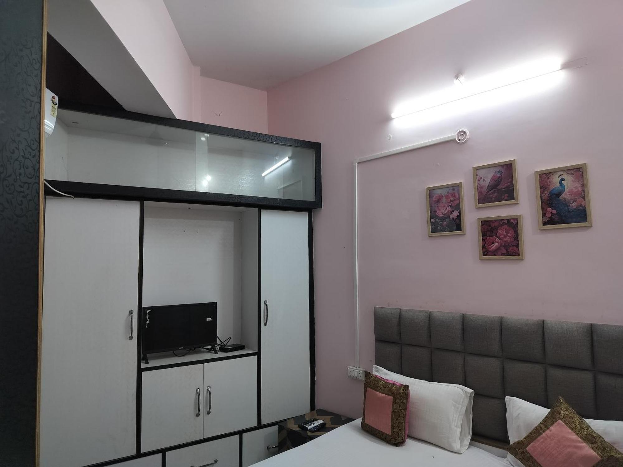 Trinetra Inn Varanasi Habitación foto