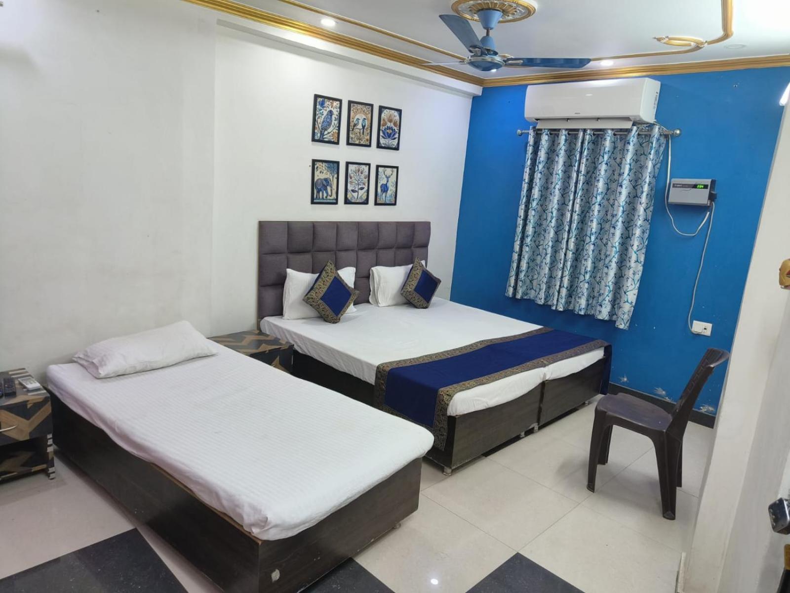 Trinetra Inn Varanasi Exterior foto