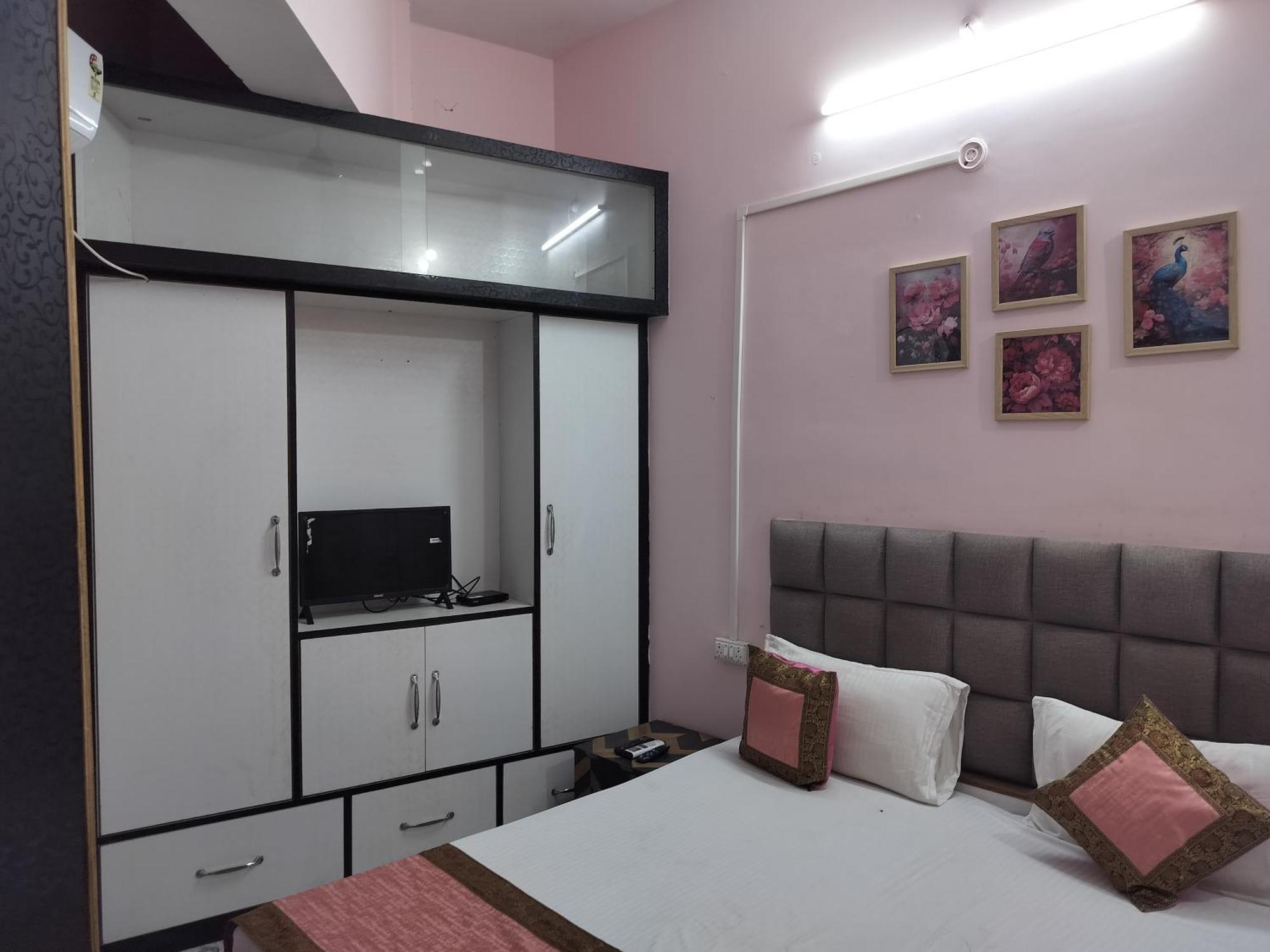 Trinetra Inn Varanasi Habitación foto
